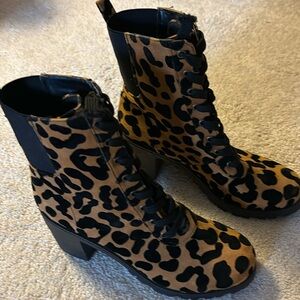 Stylish Leopard Print Lace-Up Ankle Booties